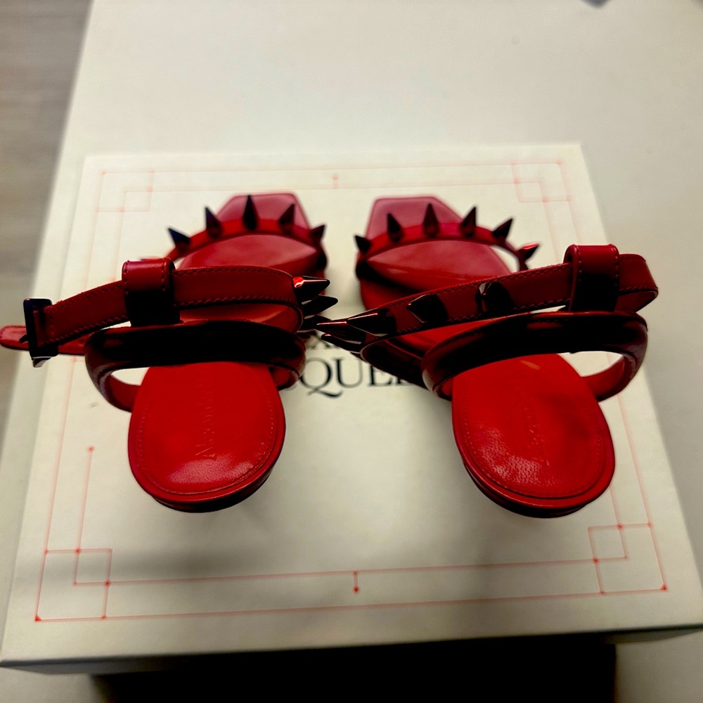 Alexander McQueen size 37 but they fit like 7.5/8